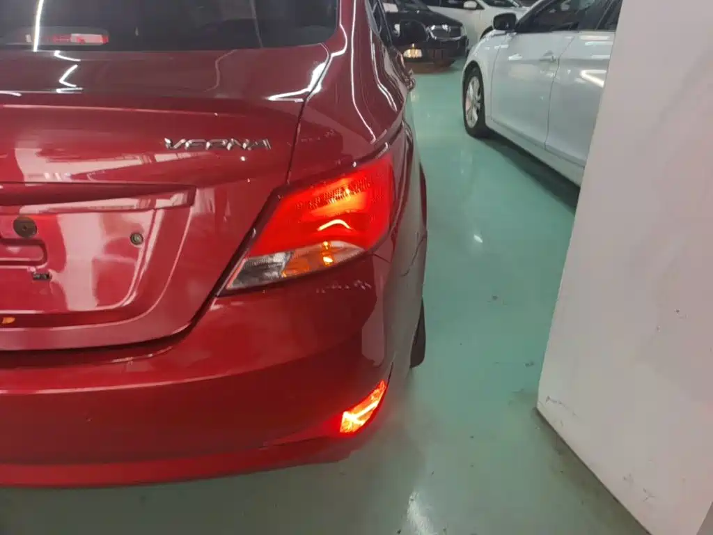 Hyundai Accent 2015 — фото 8