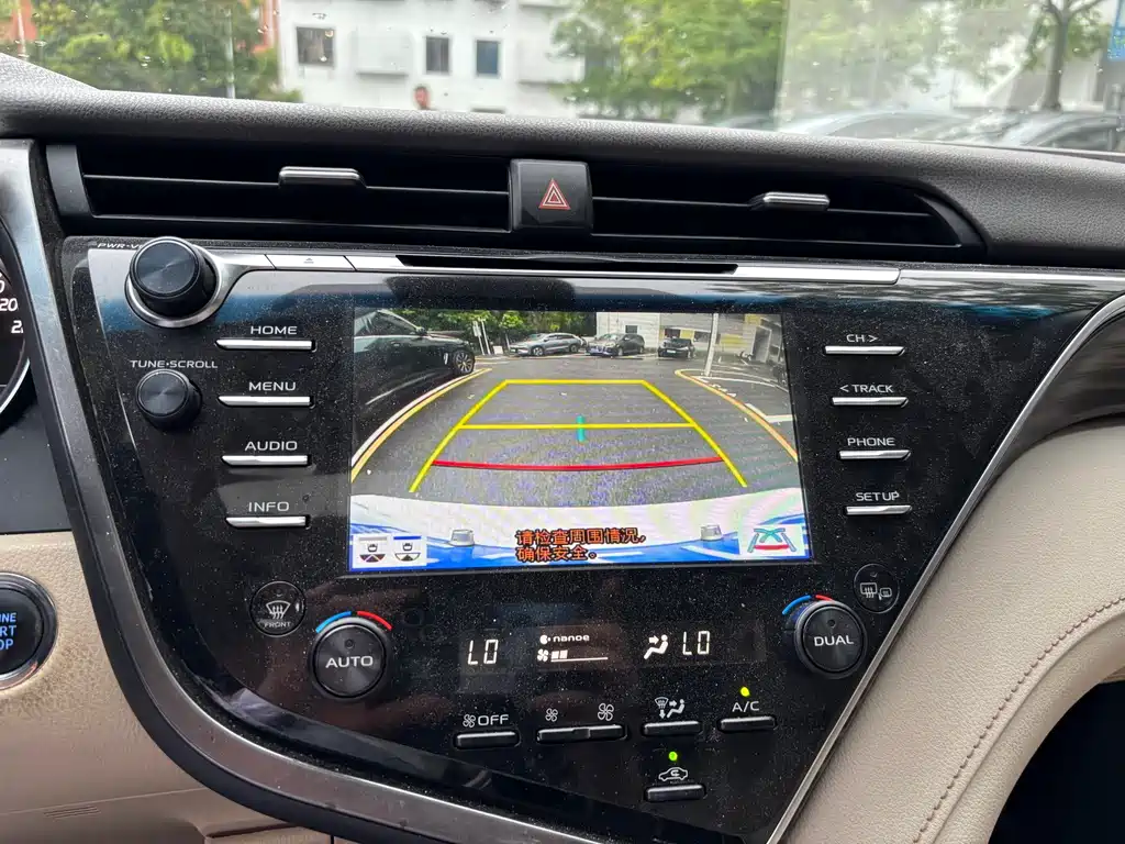 Toyota Camry 2018 — фото 14