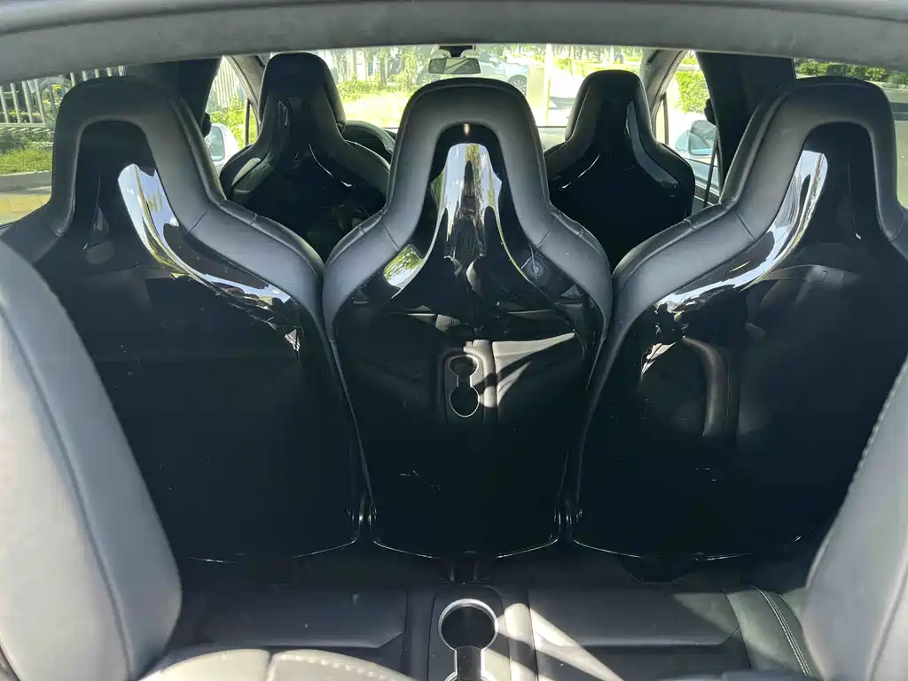 Tesla Model X 2017 — фото 17