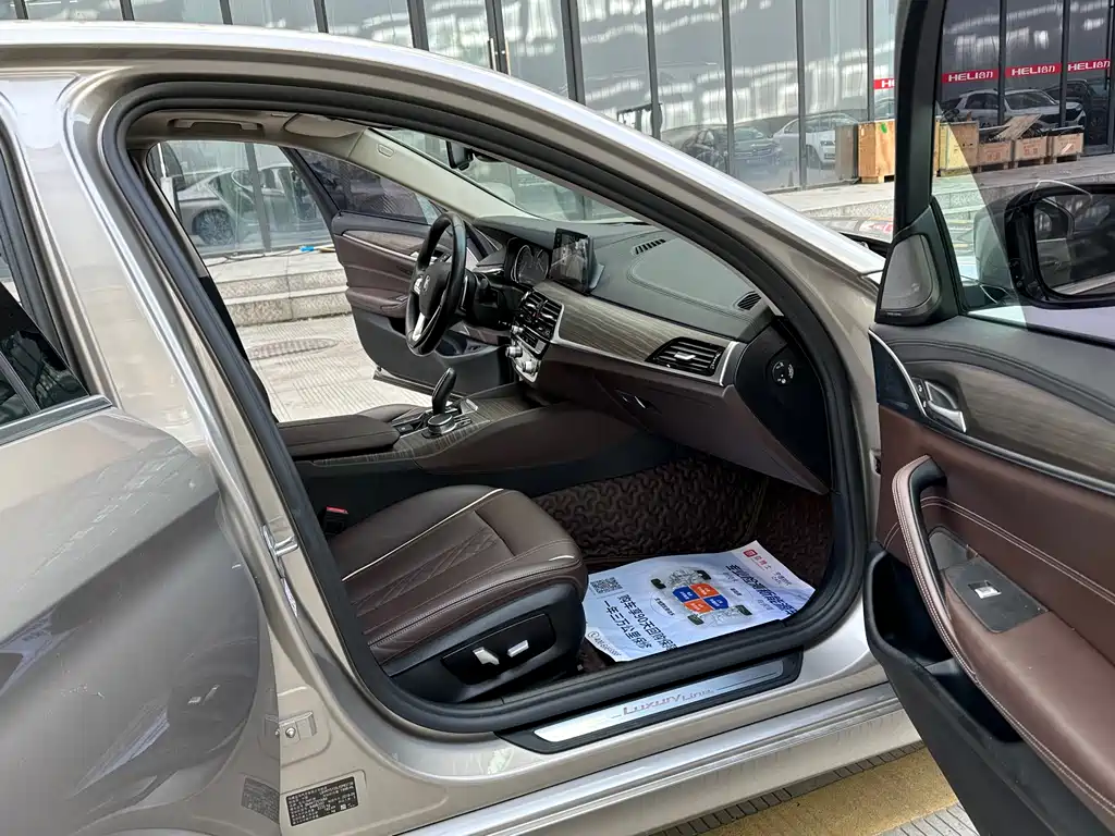 BMW 5 Series 2018 — фото 18