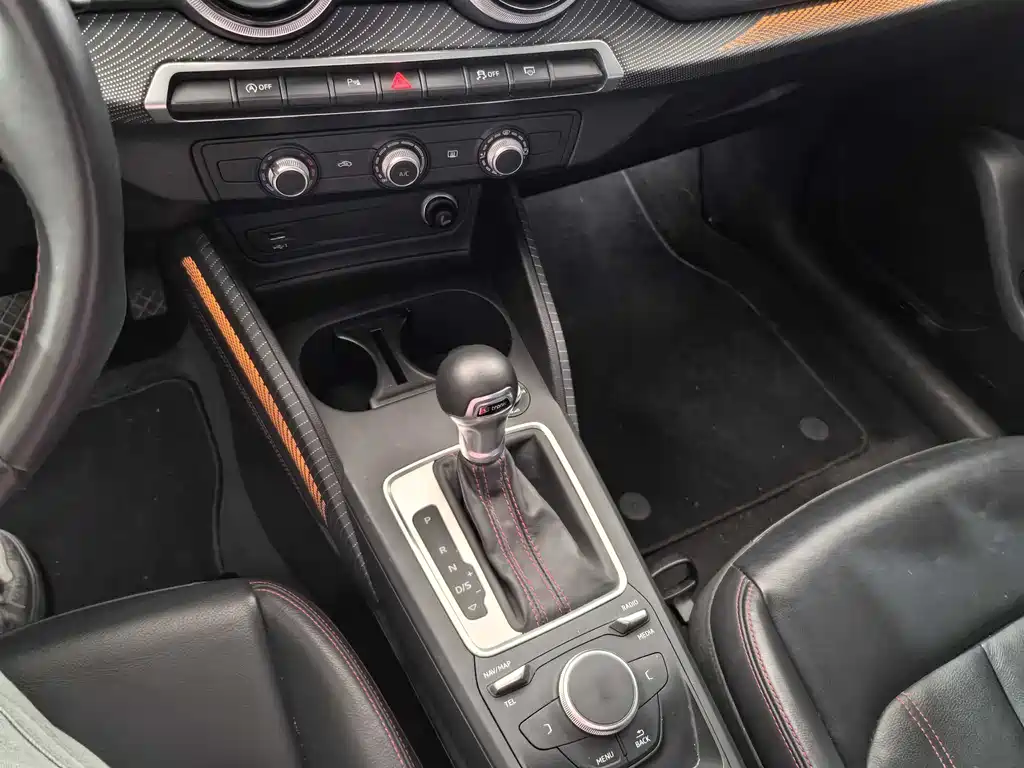 Audi Q2L 2023 — фото 10