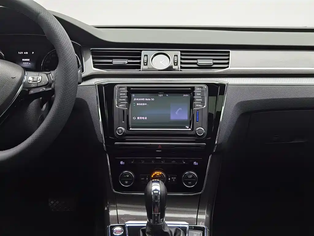 Volkswagen Passat 2018 — фото 12