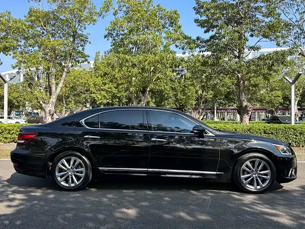 Lexus LS 2015