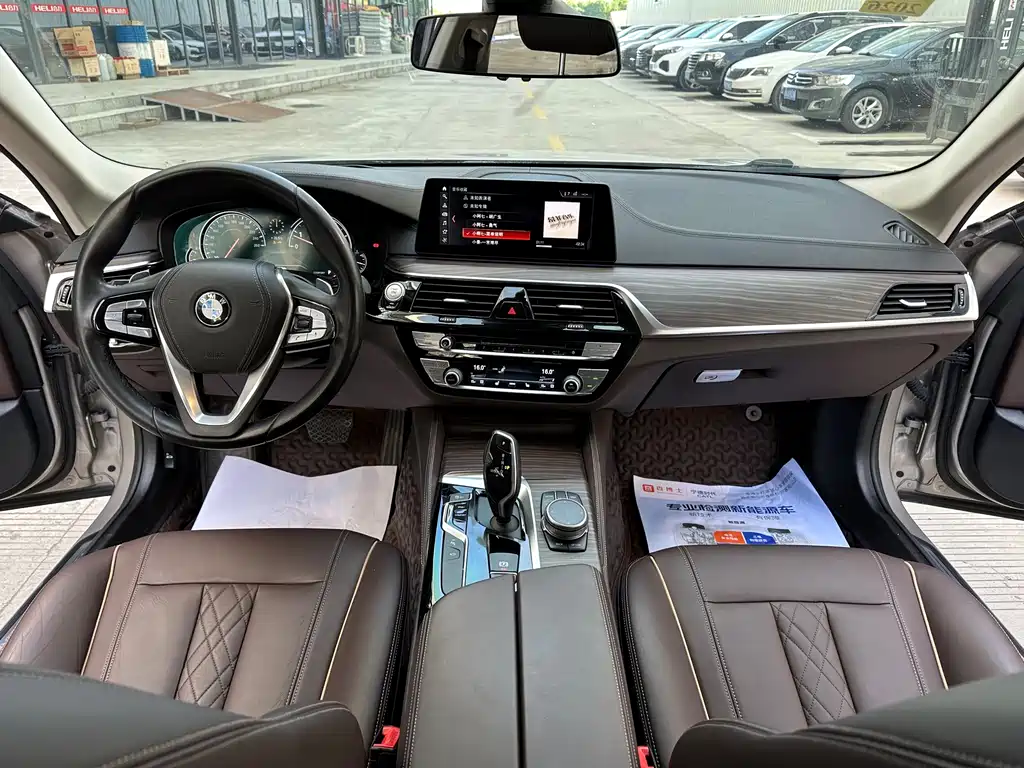 BMW 5 Series 2018 — фото 11