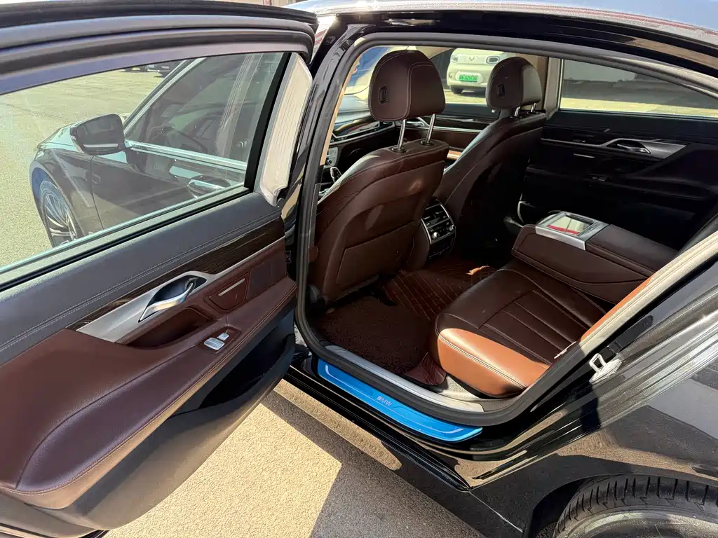 BMW 7 Series 2016 — фото 18