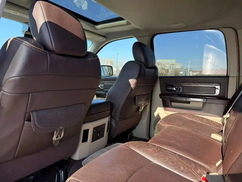 RAM Trucks 2015 — фото 12