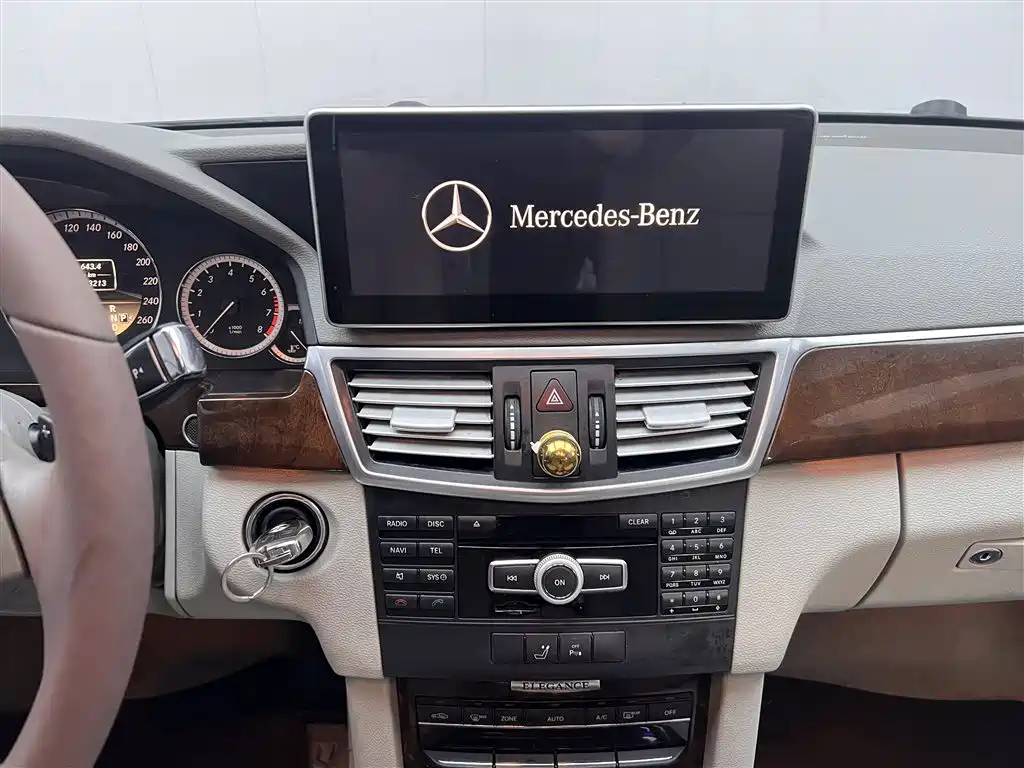 Mercedes-Benz E-Class 2012 — фото 23