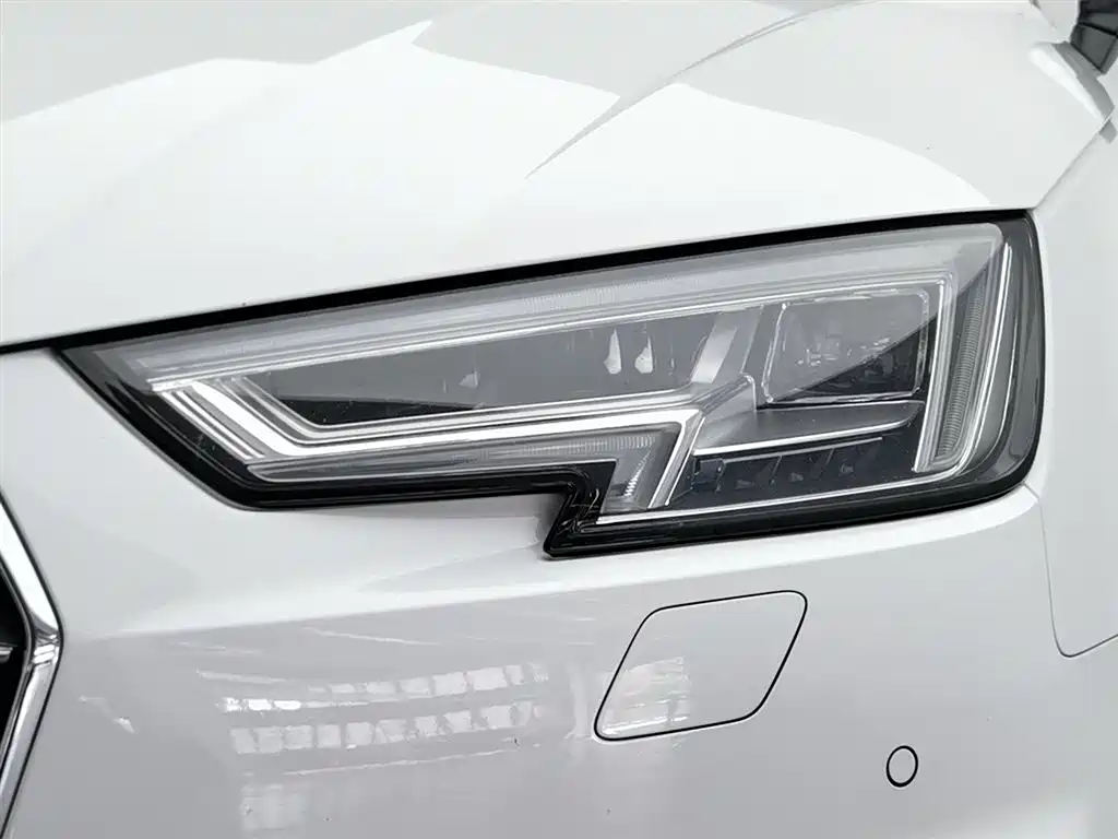 Audi A4L 2019 — фото 7