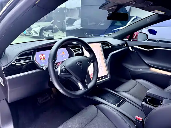 Tesla Model S 2018