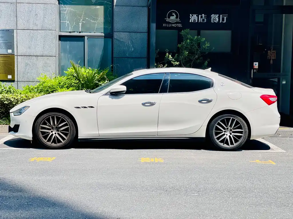 Maserati Ghibli 2020 — фото 9
