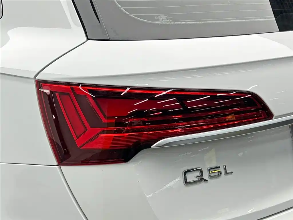 Audi Q5L 2021 — фото 10