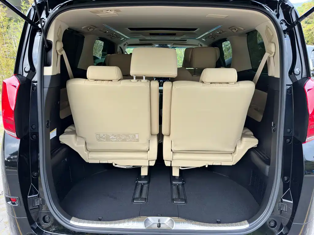 Toyota Alphard 2021 — фото 12