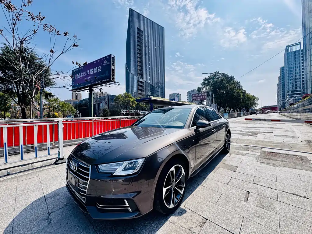 Audi A4L 2019 — фото 1