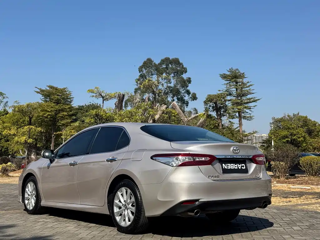 Toyota Camry 2020 — фото 19