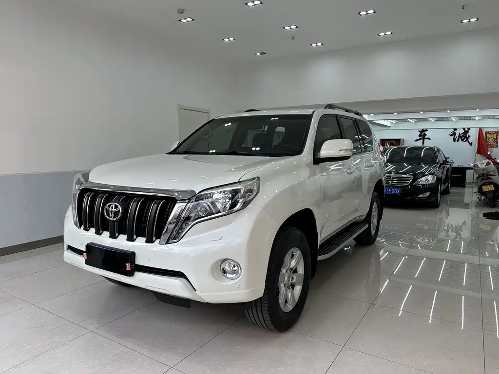 Toyota Prado 2017 — фото 1
