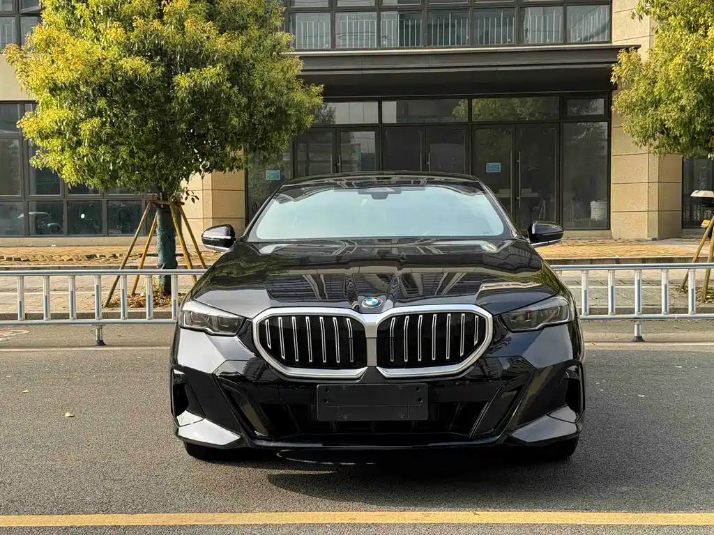 BMW 5 Series 2025