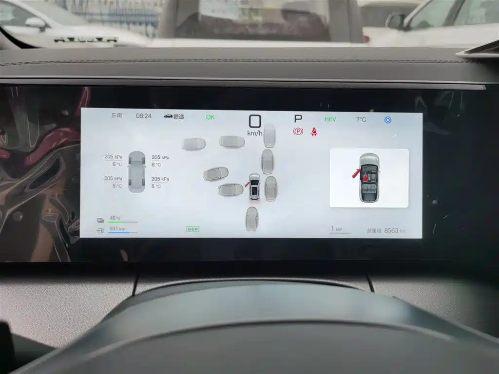 BYD L DM-i 2025 — фото 8