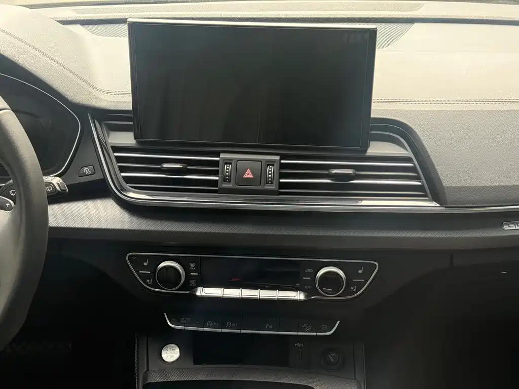 Audi Q5L 2023 — фото 10