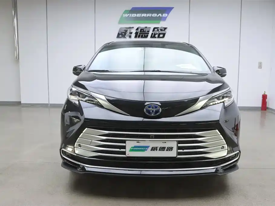 Toyota Sienna 2022 — фото 2