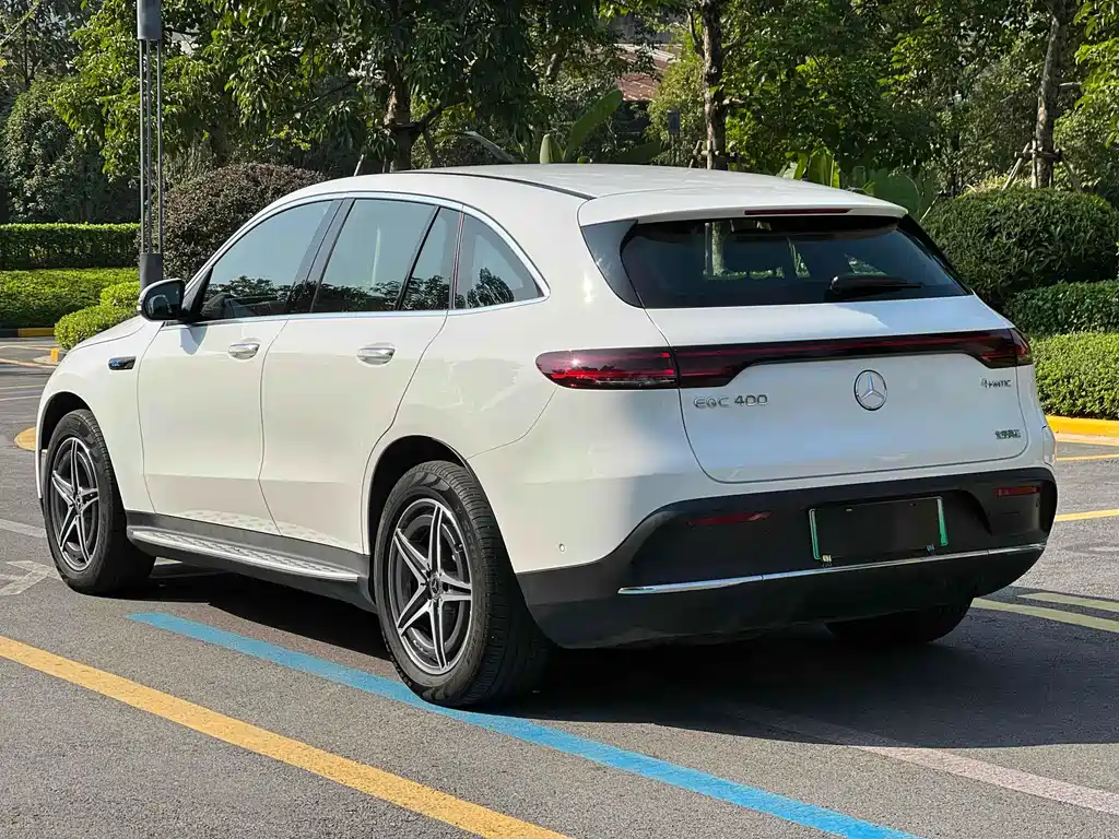 Mercedes-Benz EQC 2021 — фото 16
