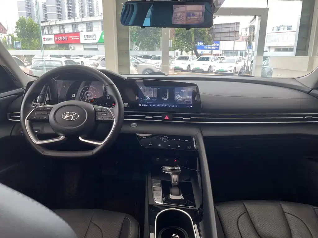 Hyundai Elantra 2022 — фото 10