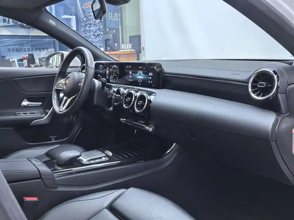 Mercedes-Benz A-Class 2021 — фото 11