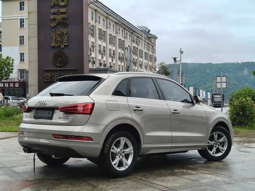 Audi Q3 2018 — фото 12