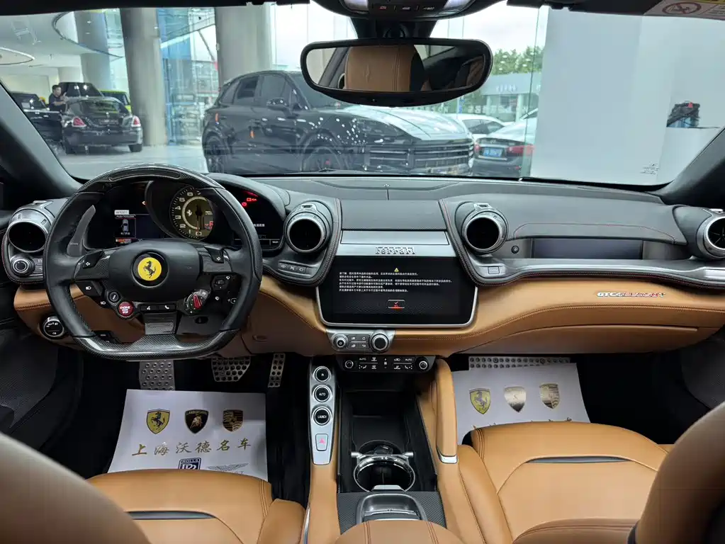 Ferrari GTC4Lusso 2017 — фото 13