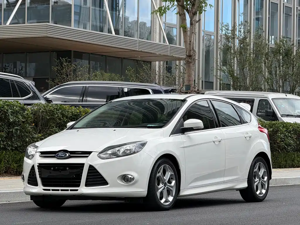 Ford Focus 2015 — фото 1
