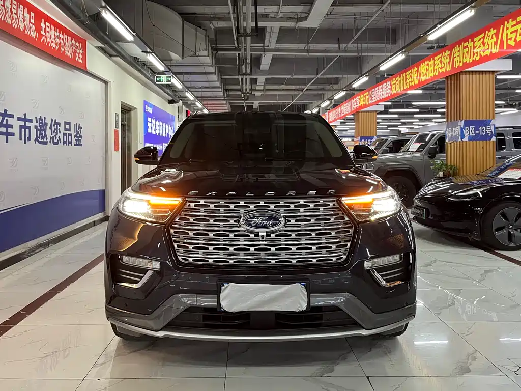 Ford Explorer 2021 — фото 1