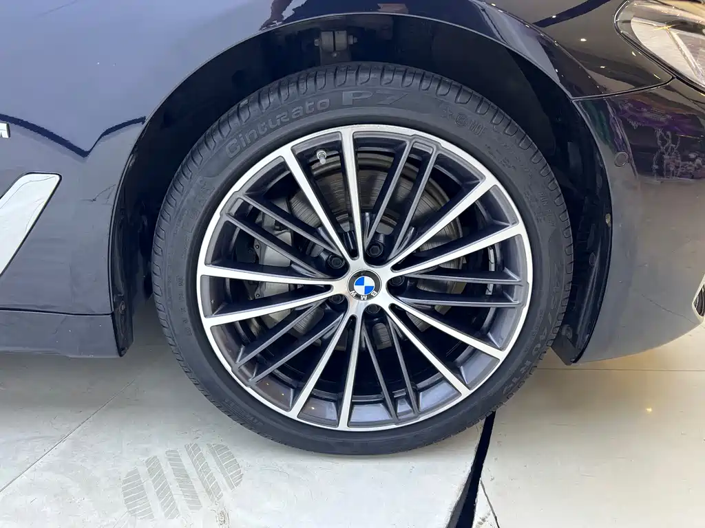 BMW 5 Series 2021 — фото 10