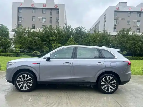 Hongqi HS6 PHEV 2025