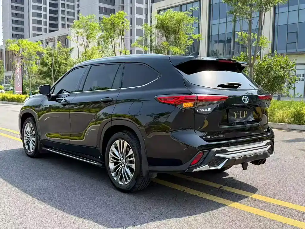 Toyota Highlander 2023 — фото 7
