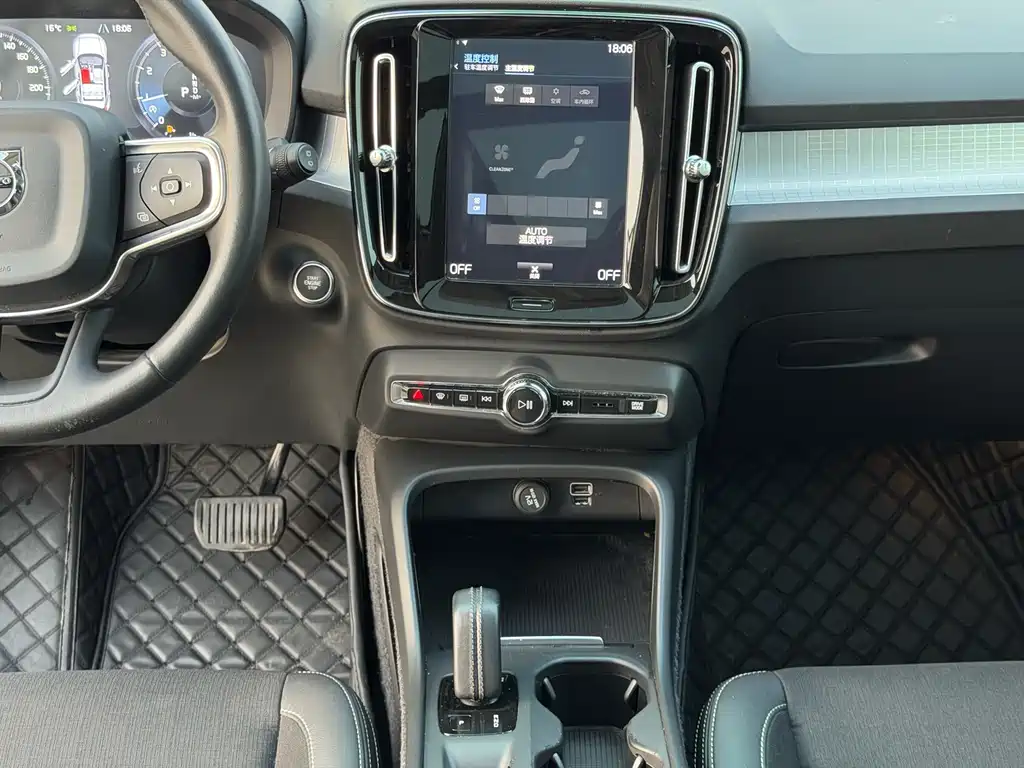 Volvo XC40 2019 — фото 14