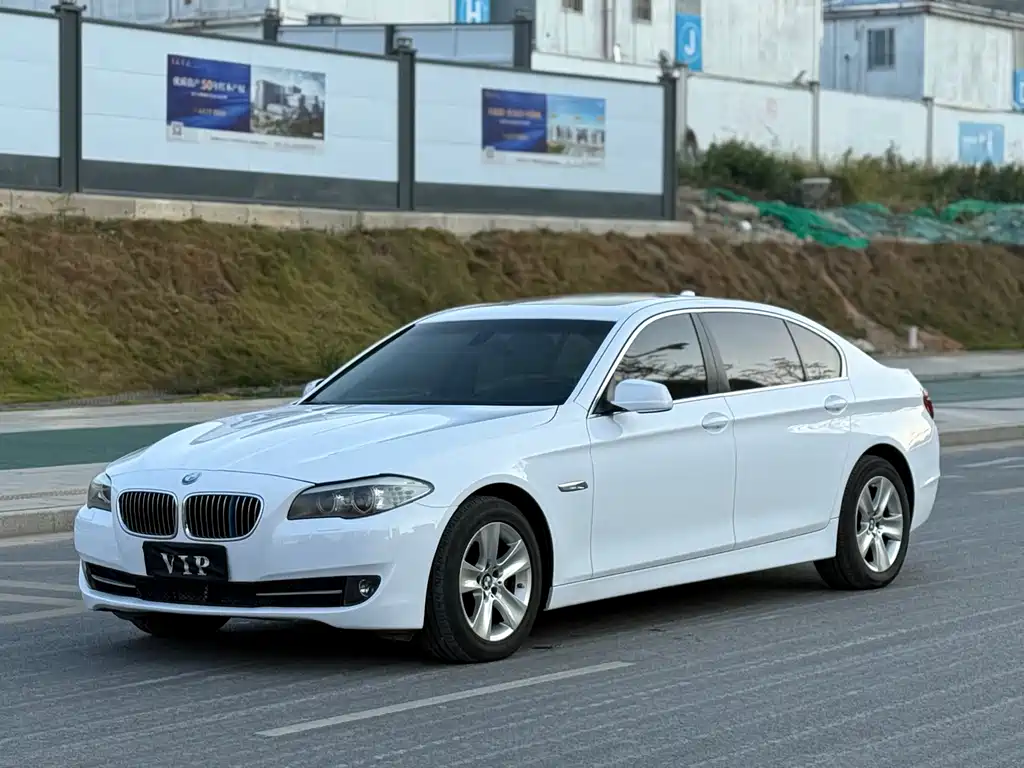 BMW 5 Series 2011 — фото 1