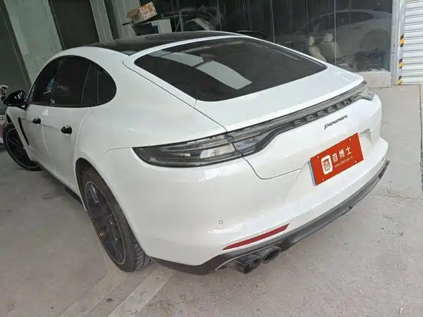 Porsche Panamera 2023