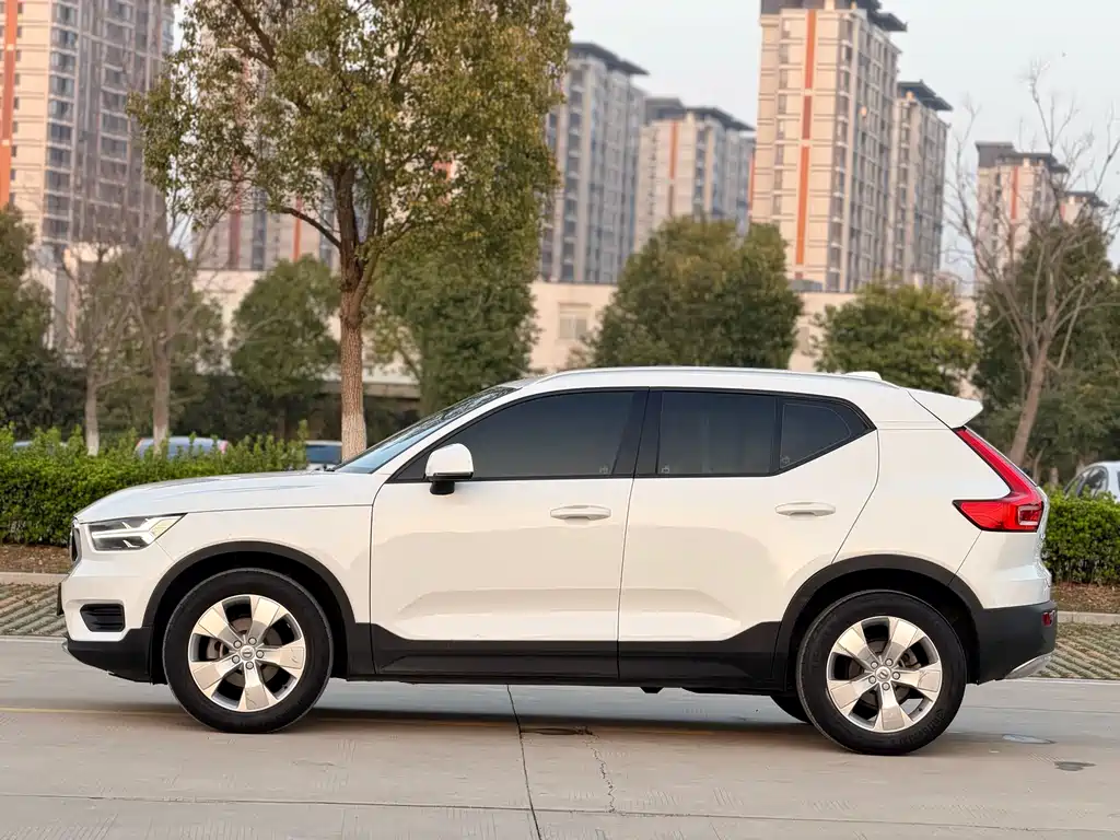 Volvo XC40 2019 — фото 6