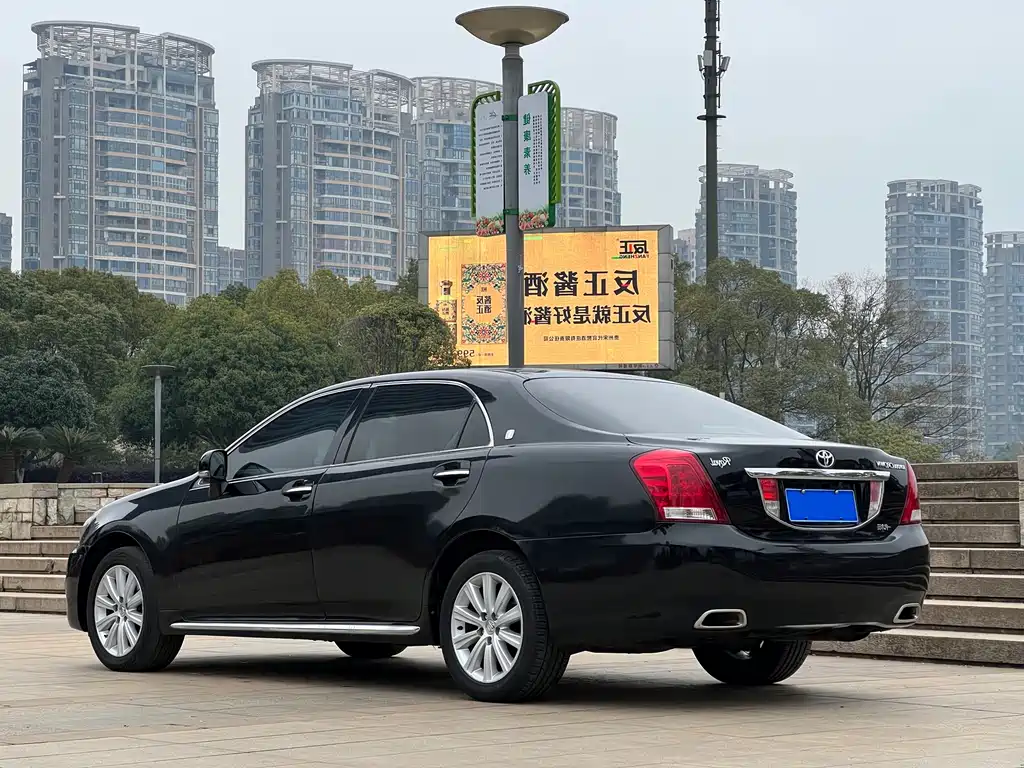 Toyota Crown 2011 — фото 4