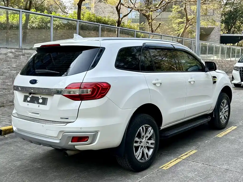 Ford Everest 2017 — фото 8