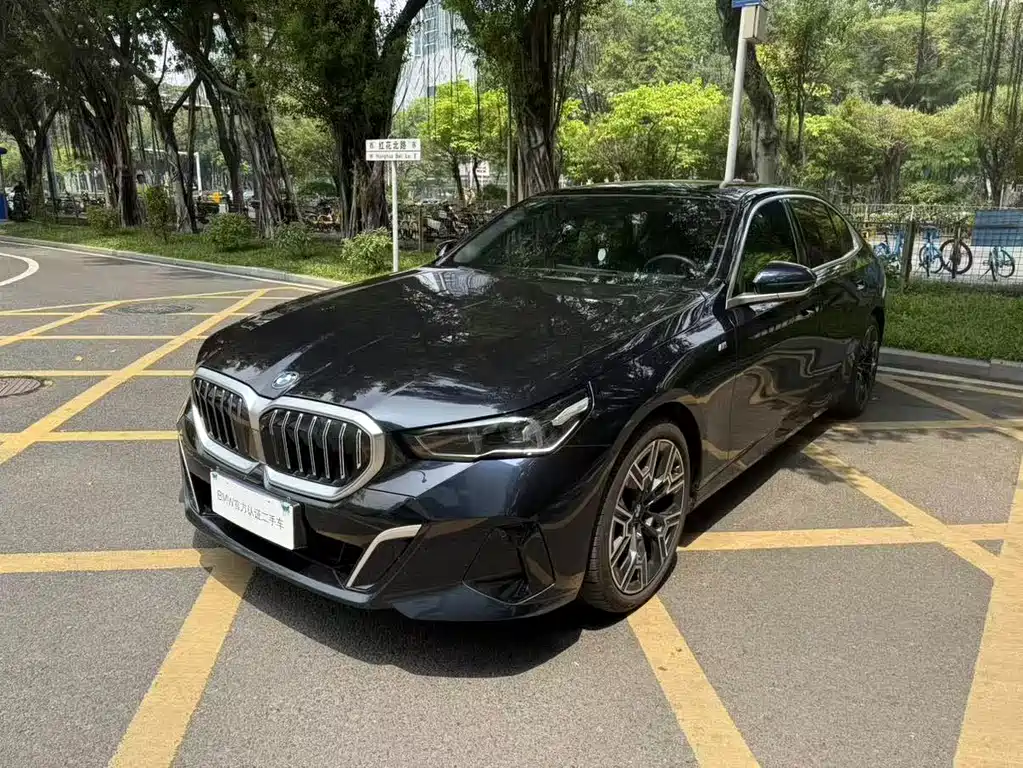 BMW 5 Series 2024 — фото 1