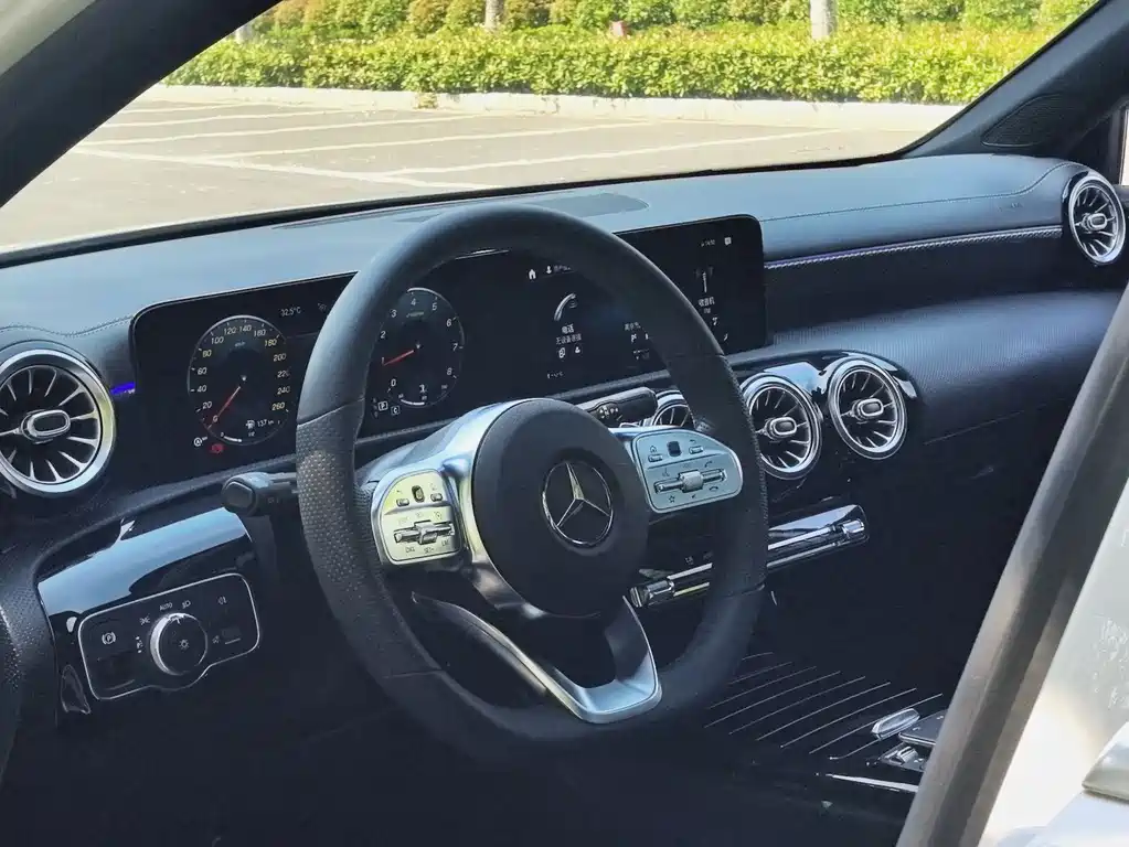 Mercedes-Benz A-Class 2021 — фото 19