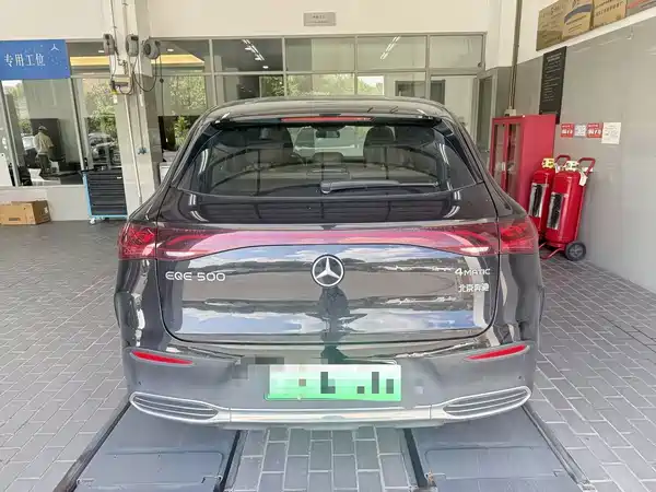 Mercedes-Benz EQE SUV 2025