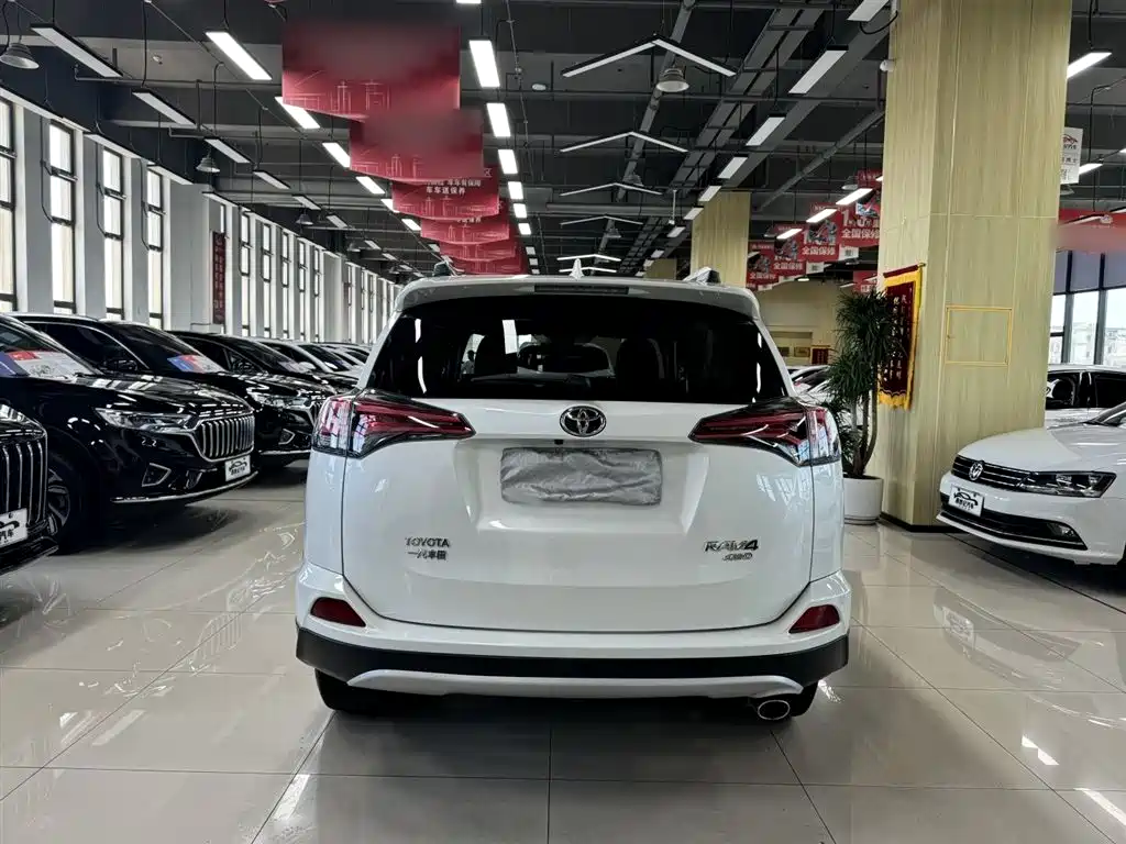 Toyota RAV4 2018 — фото 6