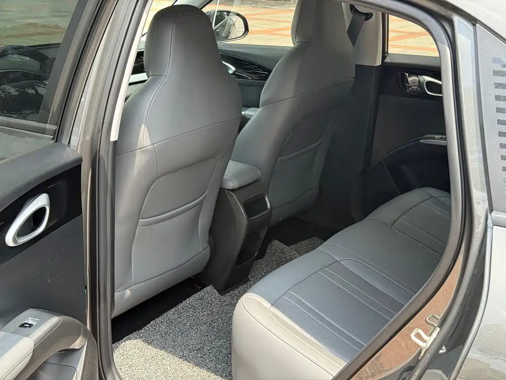 Geely Galaxy Starwish 2025 — фото 8
