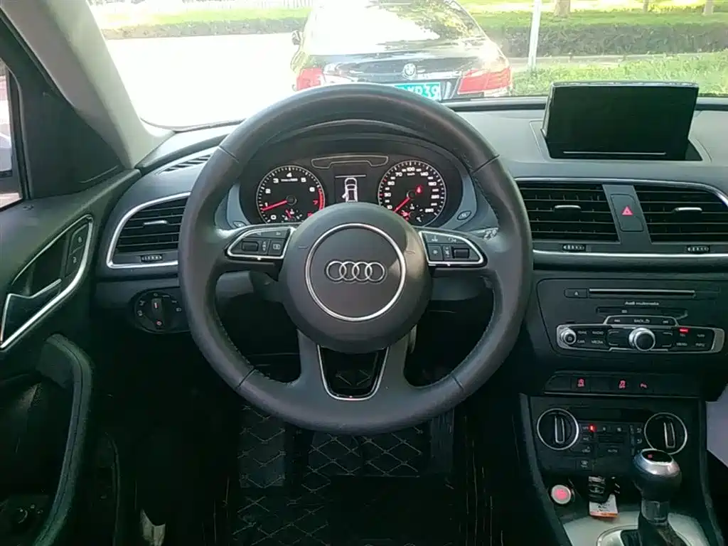 Audi Q3 2018 — фото 11