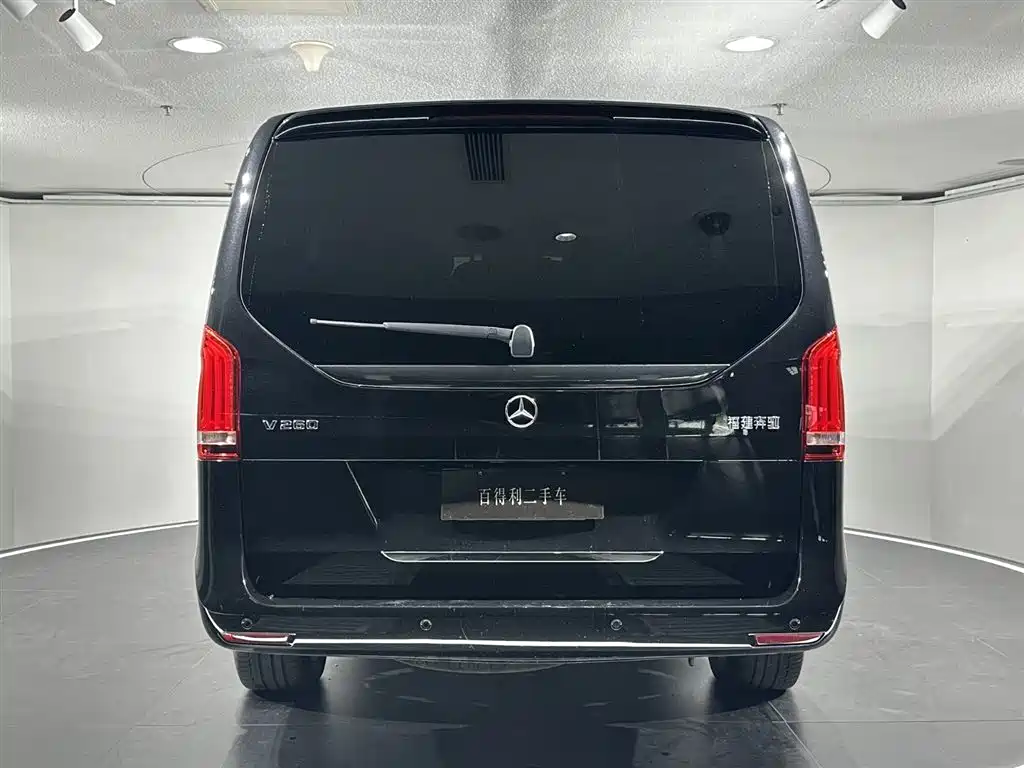 Mercedes-Benz V-Class 2021 — фото 15