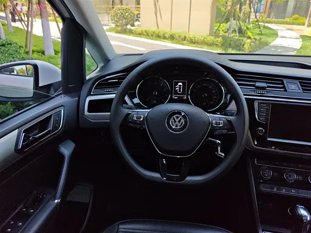 Volkswagen Touran 2018 — фото 3