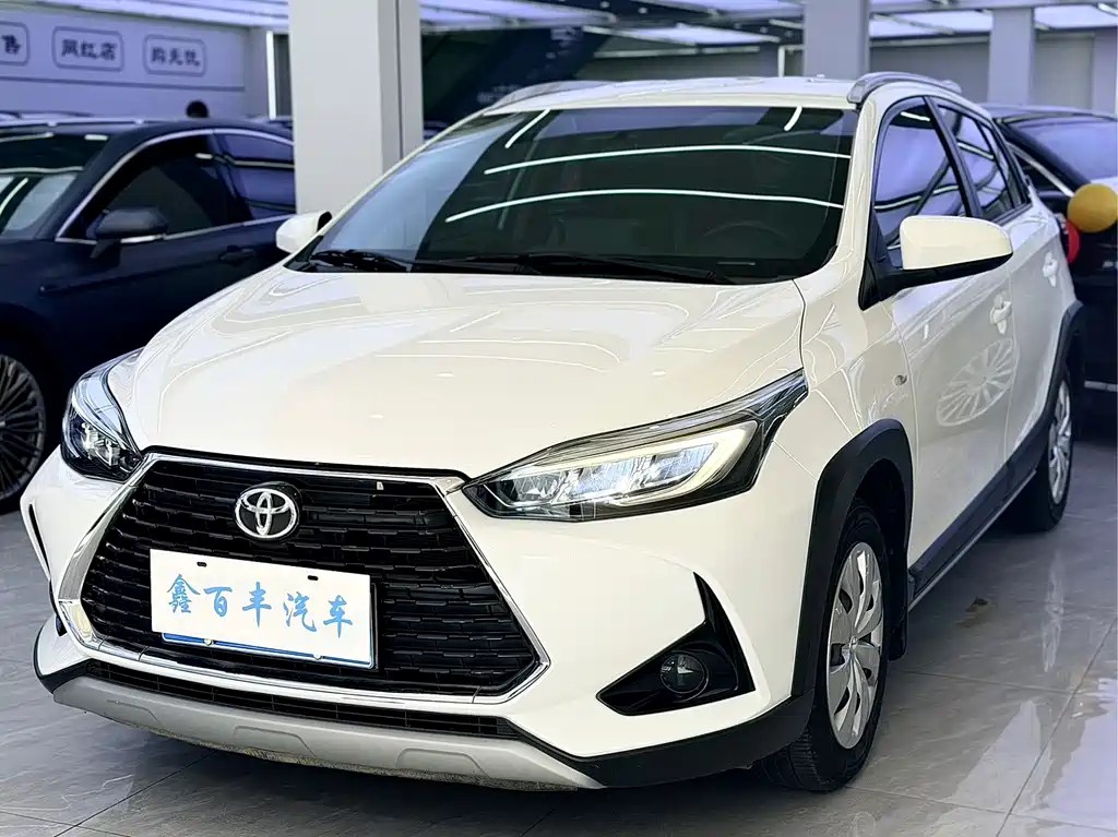 Toyota Yaris L 2023