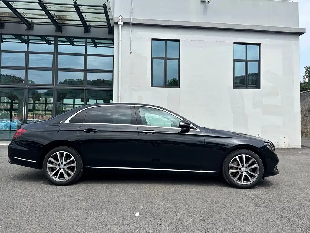 Mercedes-Benz E-Class 2017 — фото 10