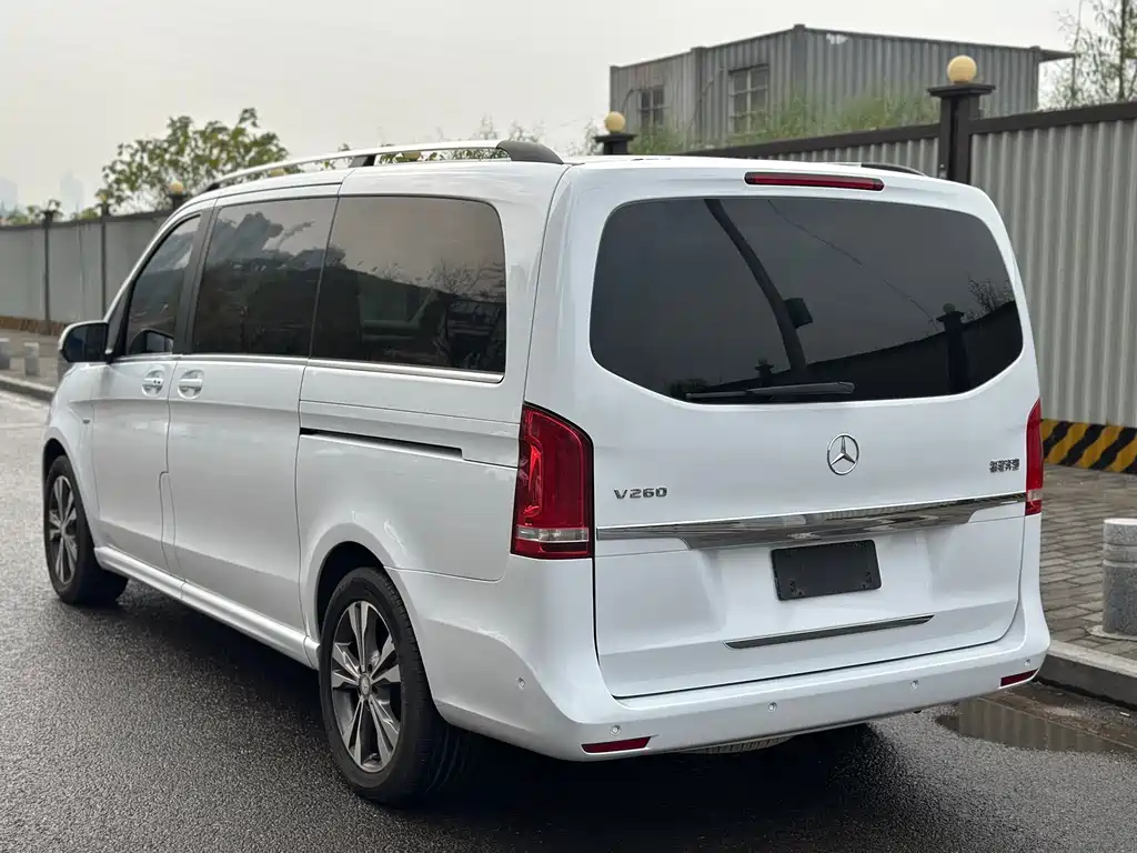Mercedes-Benz V-Class 2017 — фото 14